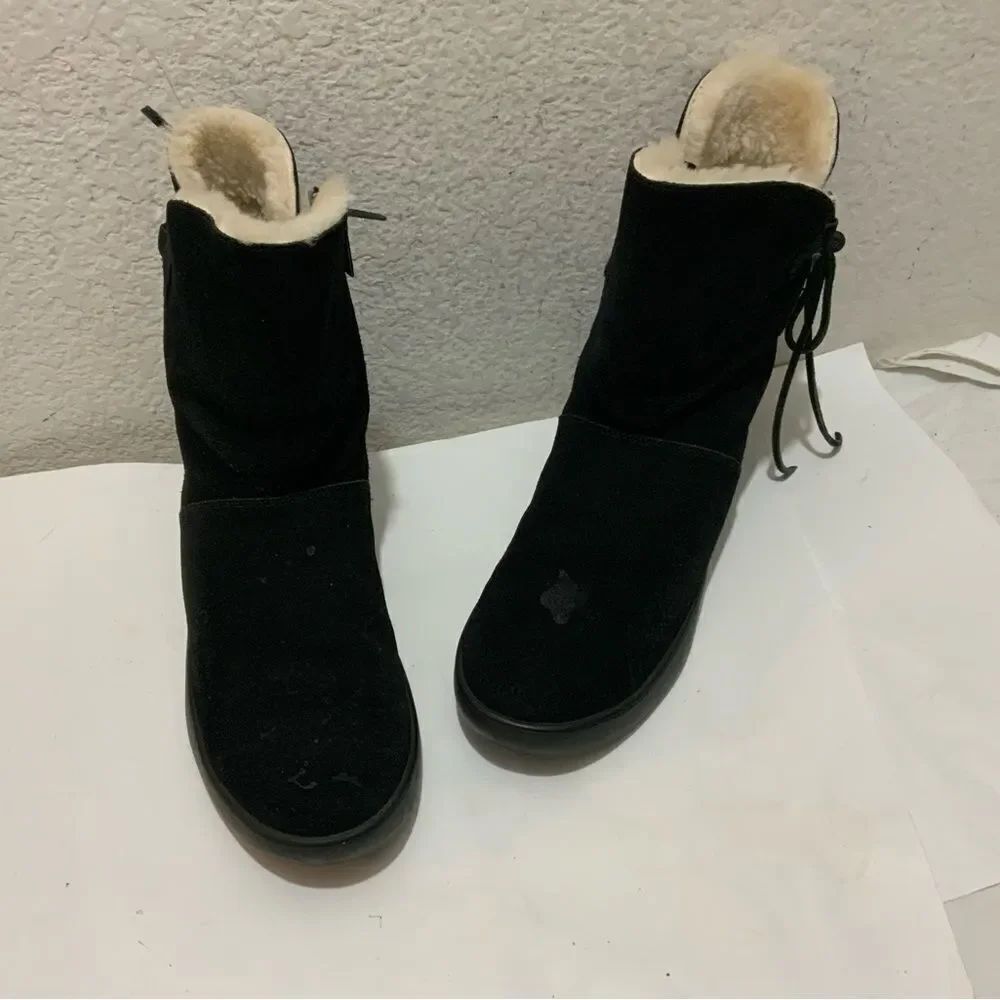 Koolaburra by Ugg black lace back boots size 10/41